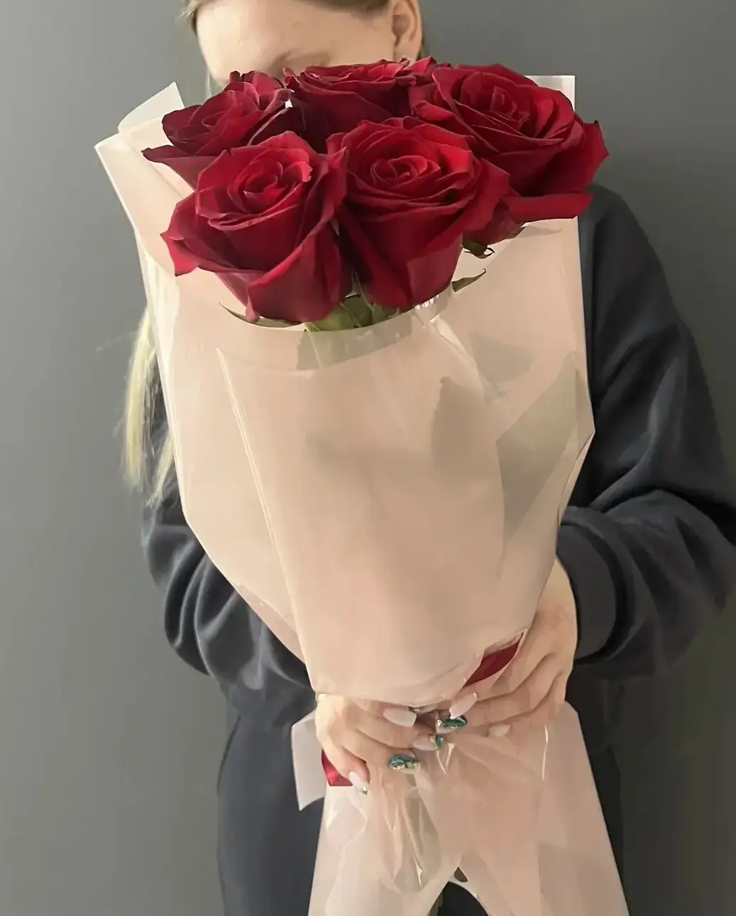 Букет из 5 красных роз