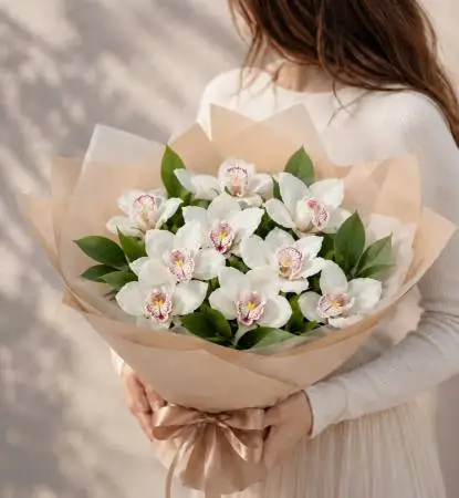 Букет из 9 белых орхидей