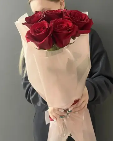 Букет из 5 красных роз