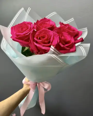 Букет из 5 малиновых роз